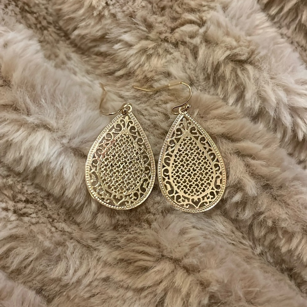 Gold Earrings With Gorgeous Details ✨